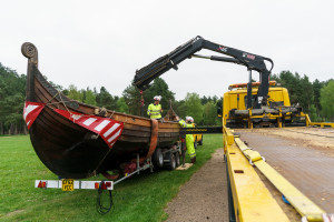 Canute transports Viking ship