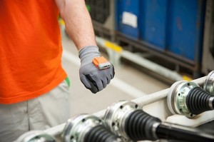 Škoda ‘smart glove’ for logistics