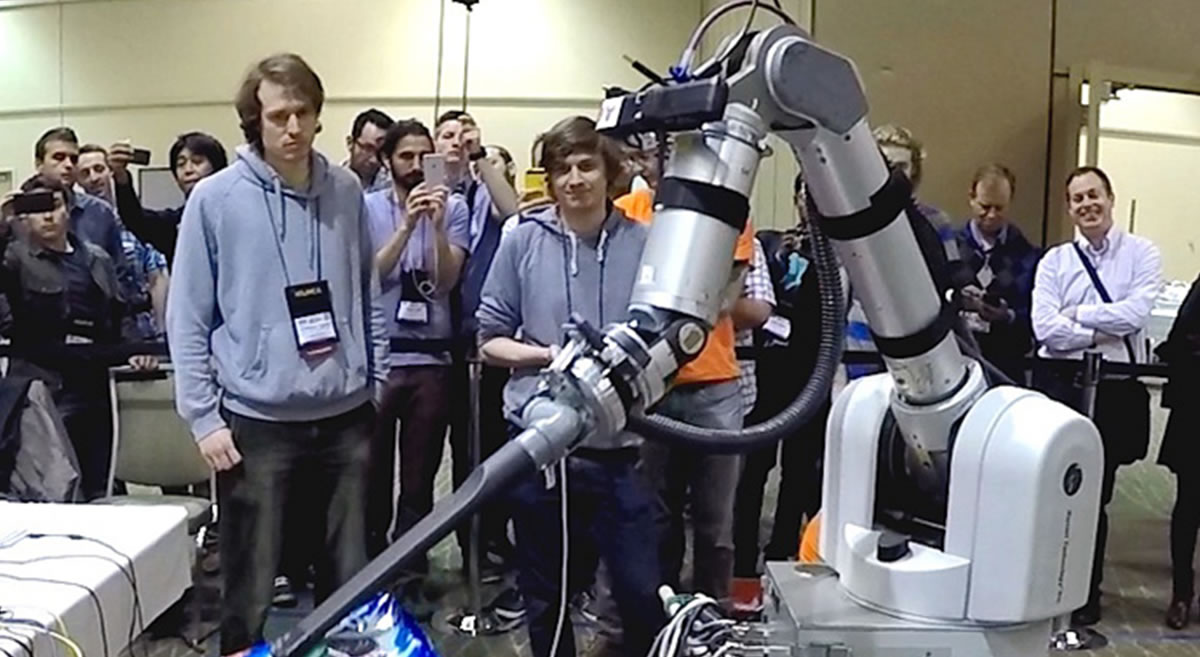 Picking challenge. FTC роботы. Amazon Robotics использует роботов-АГВ. Cognitive Pilot.