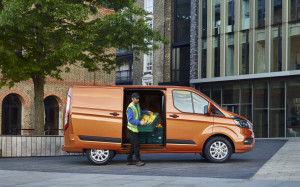 2017_Ford_Transit_01