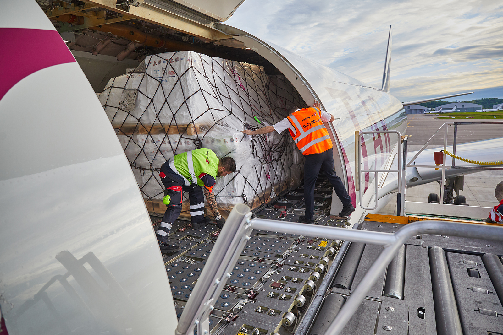 Air cargo services 'perilously close to collapse' | Logistics Manager