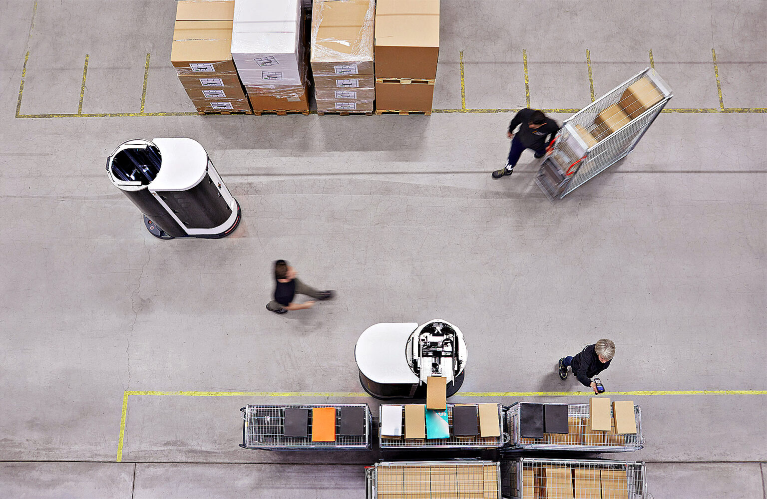 Logistics Manager Analysis: AGVs and AMRs in the warehouse | Logistics ...