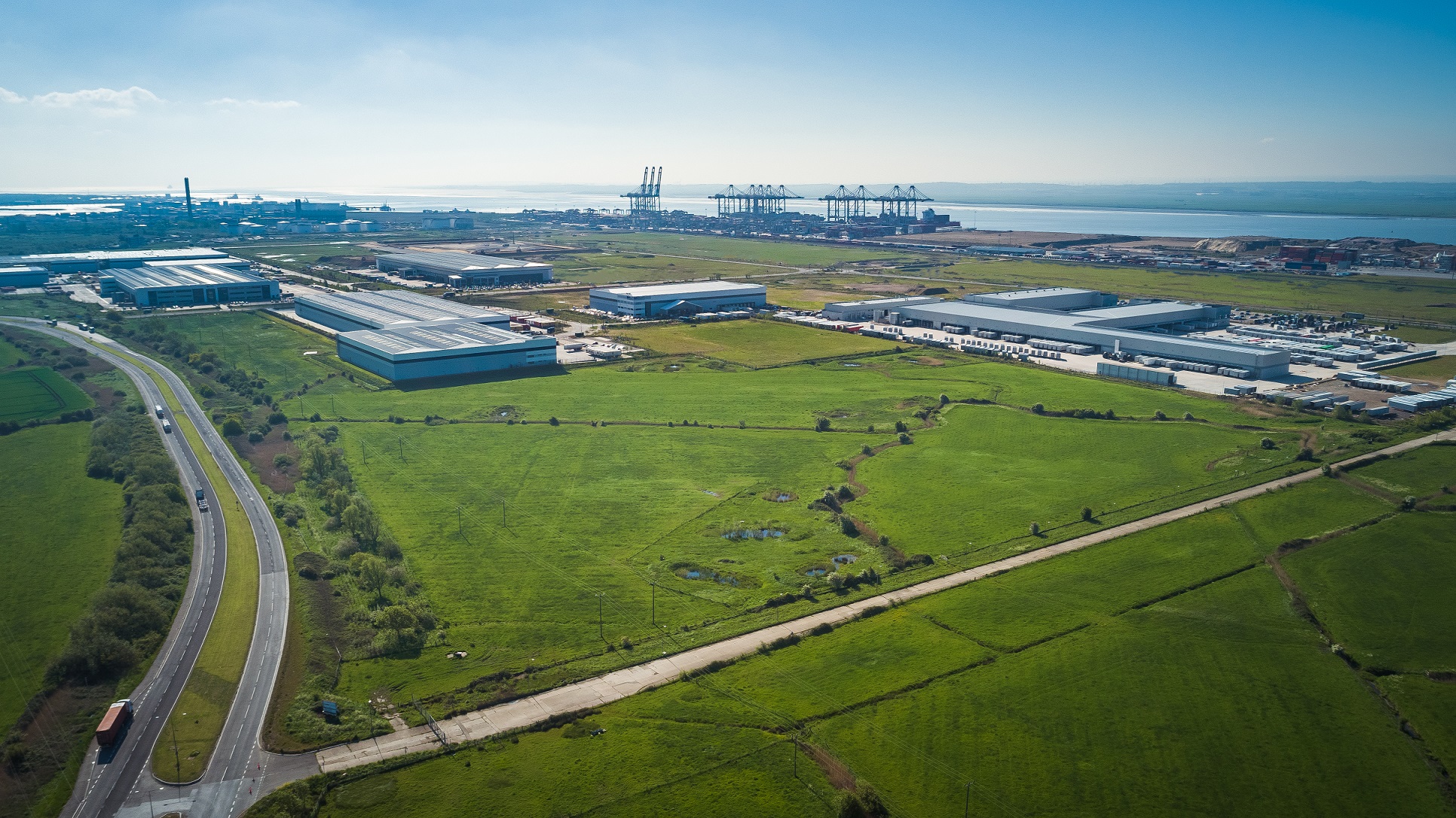 Glenny pre-lets 300,000ft2 for DP World at London Gateway - Vimarsana News