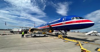 Menzies Aviation extends 15 year partnership with Icelandair