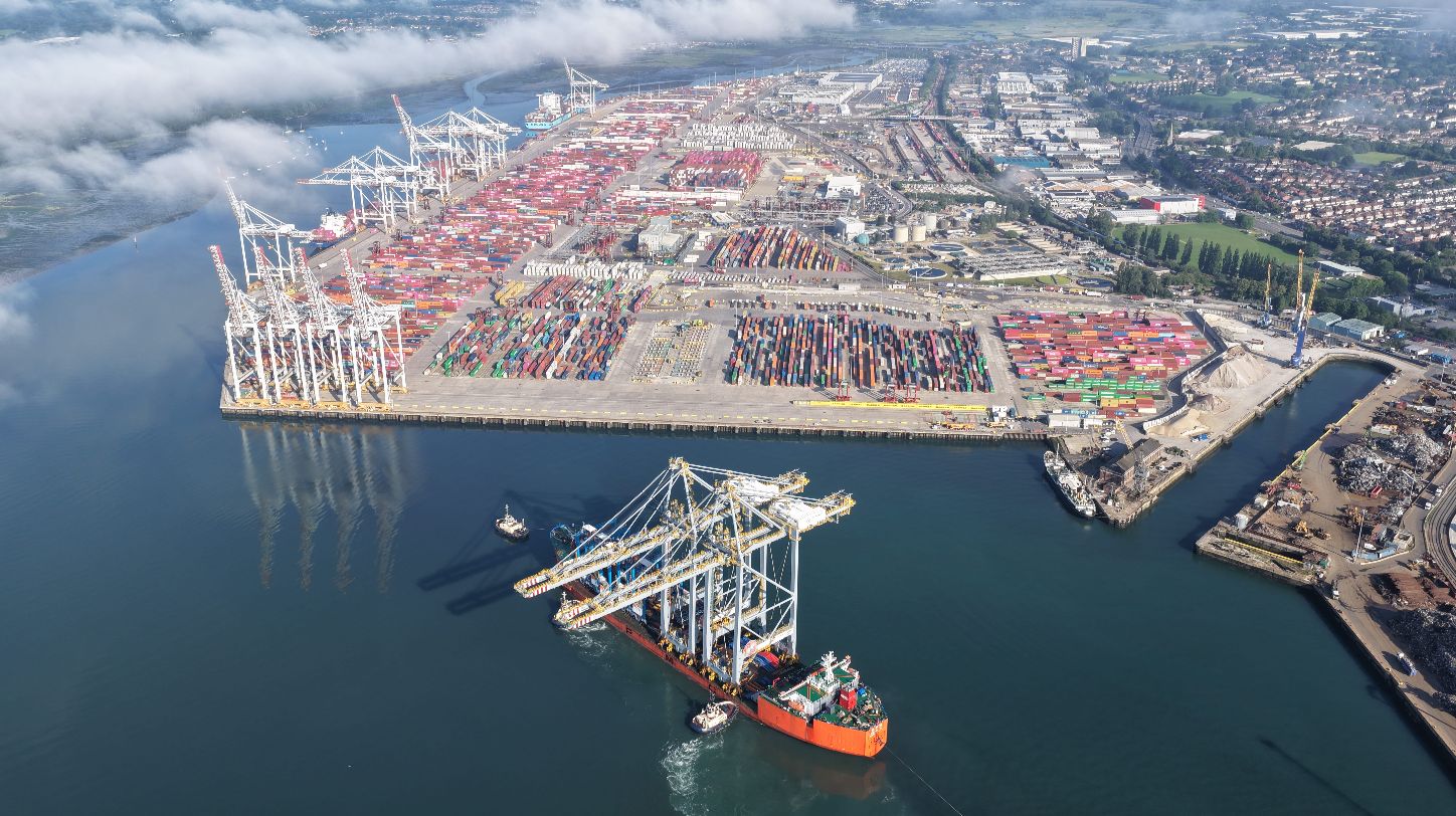 Southampton welcomes two quay cranes